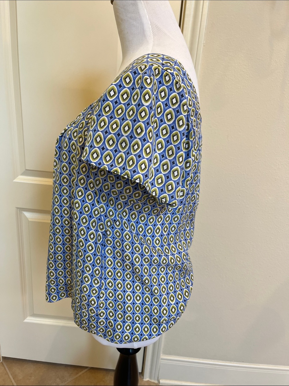 Banana Republic silk top - Picture 3 of 8